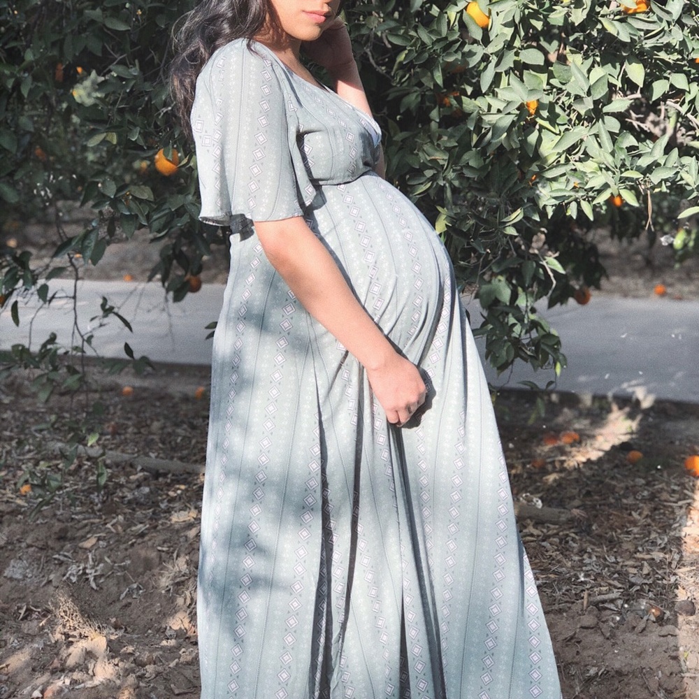 Maternity Shoot Dress - Picture 1 of 3